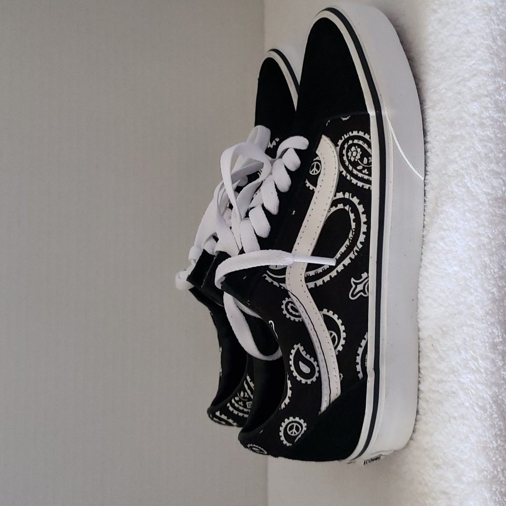 Vans | NWOT Women's Peace Paisley Old Skool Lace-Up Low Top Sz 5.5  or 6.5